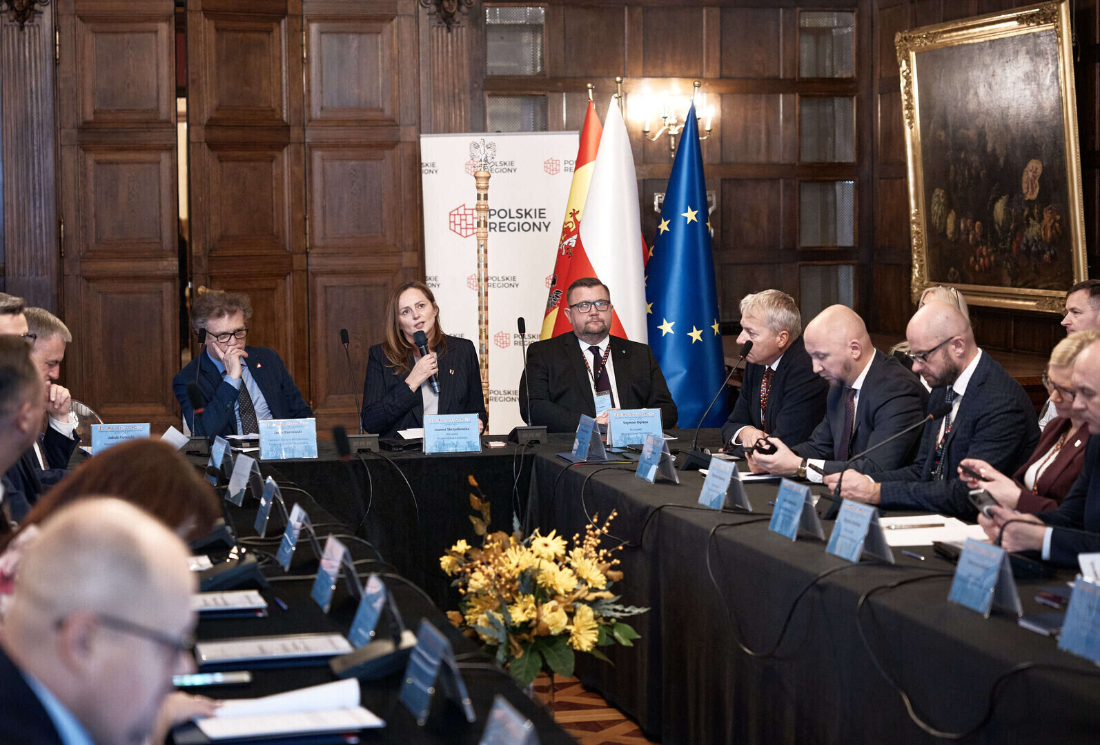 Łódzkie dla Ciebie Nowe pociągi karetki i ambasador sportu dla Łódzkiego