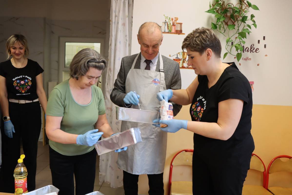 Warsztaty piernikowe w Gorzkowicach z KGW Kobiety z Pasją. Lokalna tradycja w świątecznym wydaniu