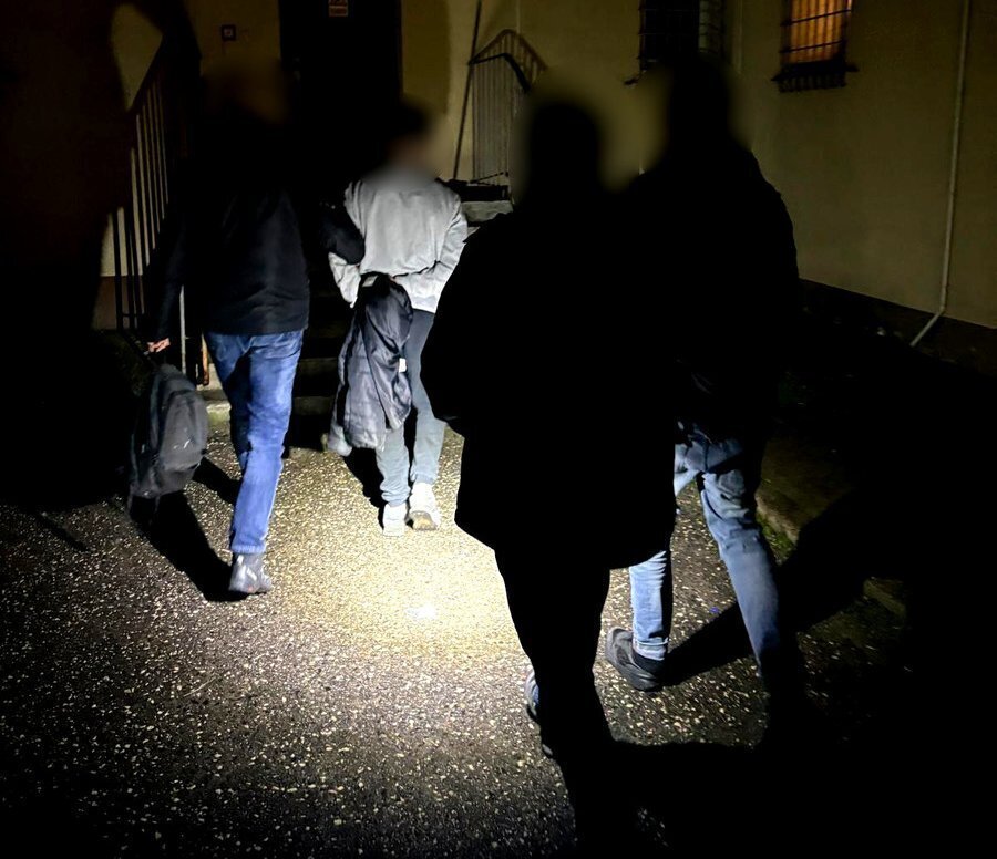 Rozbój na dworcu PKP w Piotrkowie Trybunalskim zatrzymano trzech sprawców