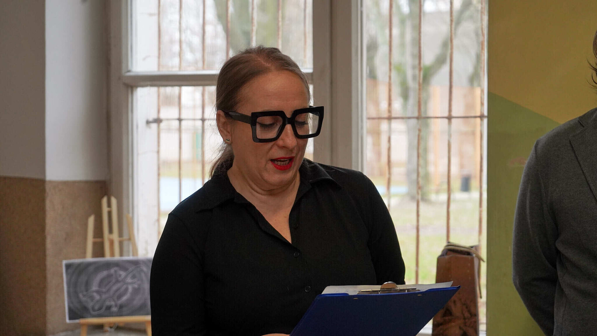 Malarstwo inspirowane kulturą Aborygenów wyjątkowy wernisaż w ZSP nr 2