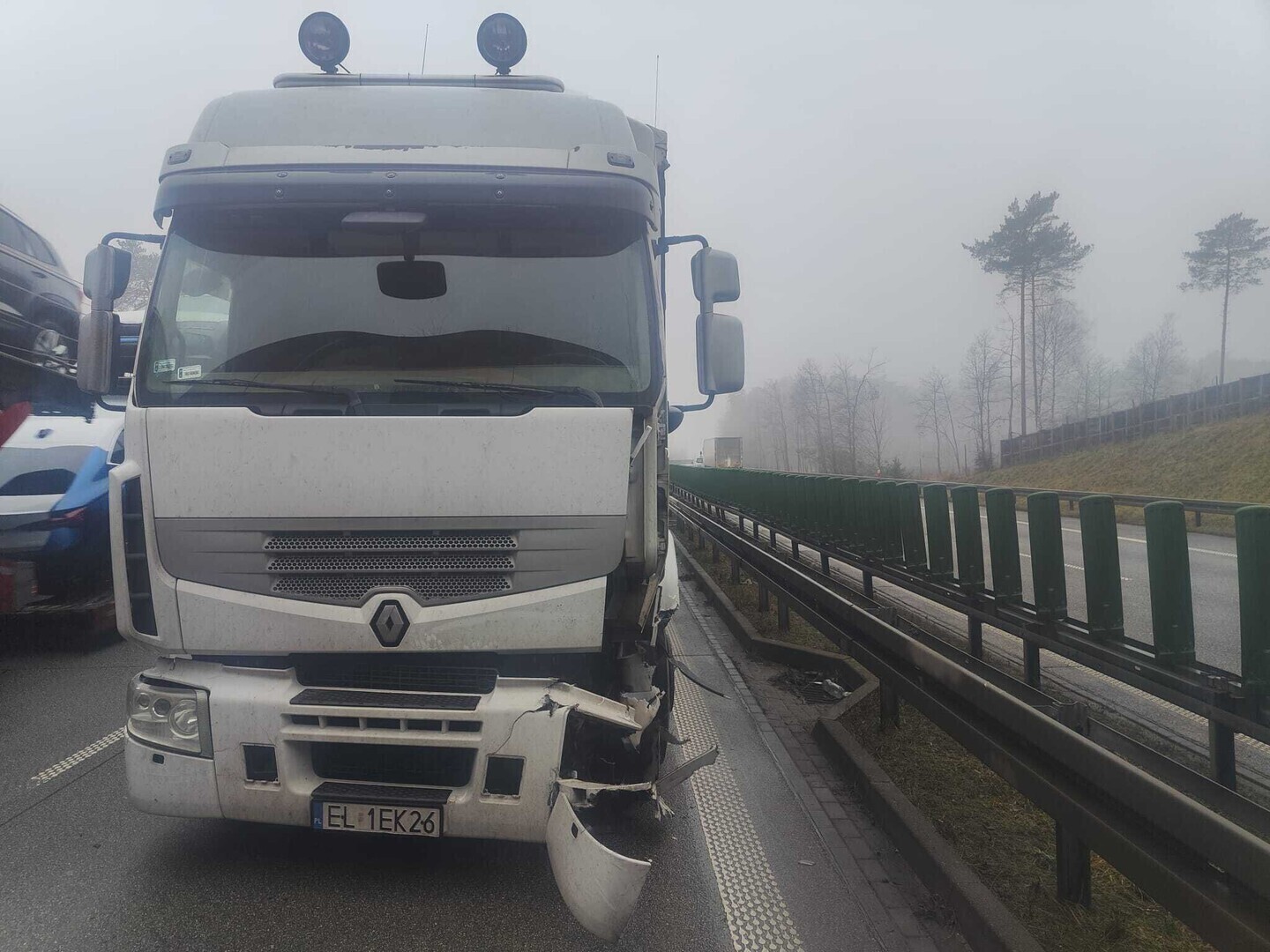 Kolizja na S8 zablokowany lewy pas w kierunku Warszawy