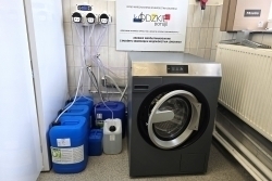 OSP Przygłów inwestuje w zdrowie strażaków. Dzięki dotacji kupili profesjonalną pralnicę do odzieży bojowej