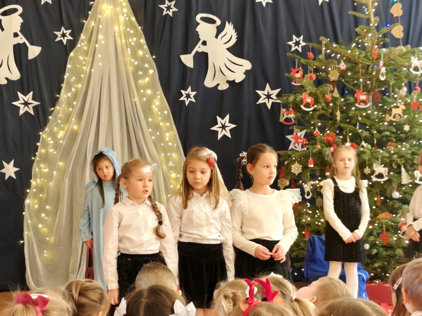 Jasełka w Przedszkolu Samorządowym nr 20 świąteczna atmosfera i wzruszający występ najmłodszych