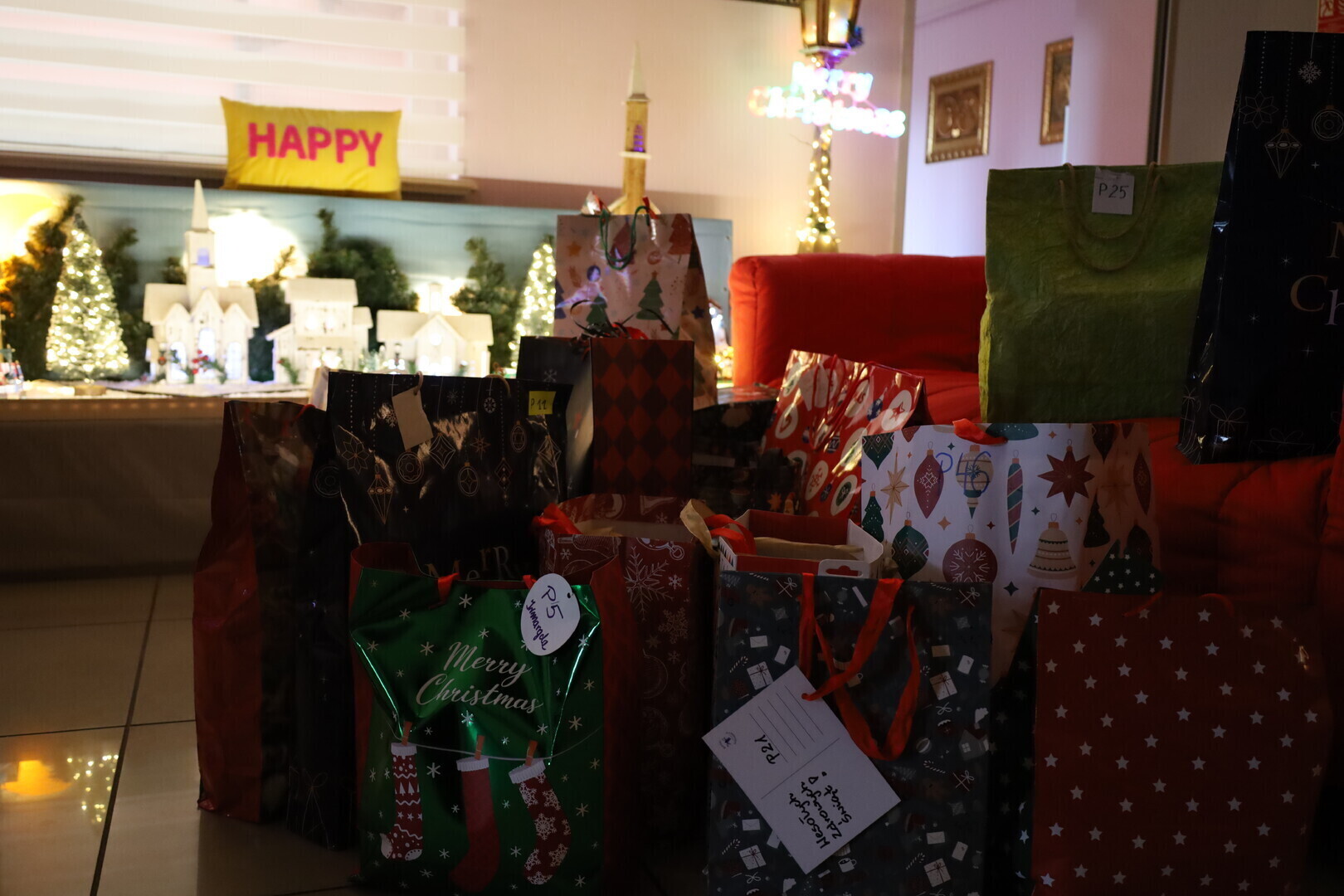 DPS Poniatów świąteczne spotkanie mieszkańców prezenty od Drużyny X i kibiców Widzewa