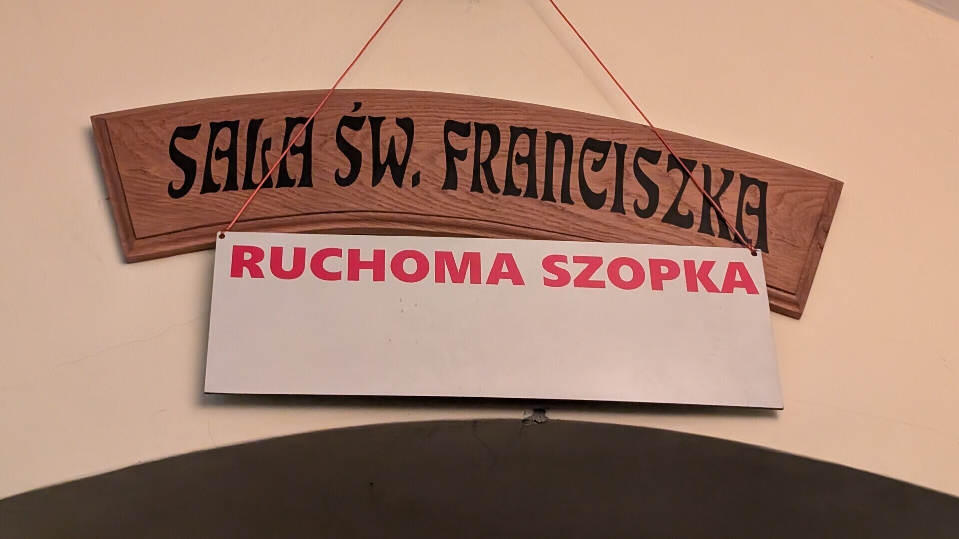 Kolejka do ruchomej szopki w Klasztorze oo. Bernardynów