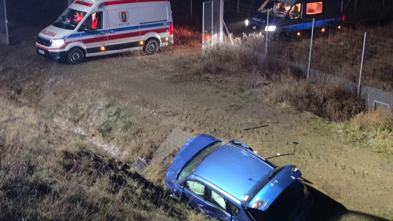 Oblodzone drogi w całym regionie. Groźny wypadek na A1 pod Piotrkowem