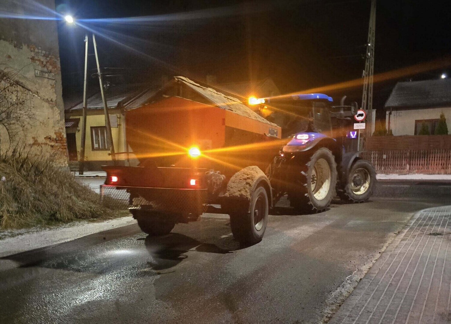 Kamieńsk. Służby komunalne w akcji