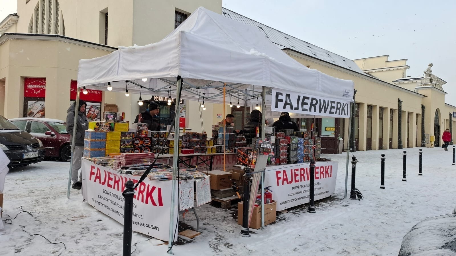 Fajerwerki w Piotrkowie wciąż na topie. Co kupują mieszkańcy przed Sylwestrem