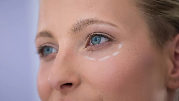 Blefaroplastyka górnych i dolnych powiek – jakie są różnice i którą wybrać?