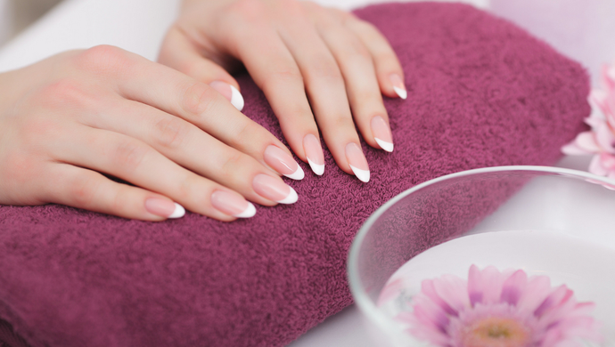 Najpopularniejszy manicure hybrydowy – French Manicure