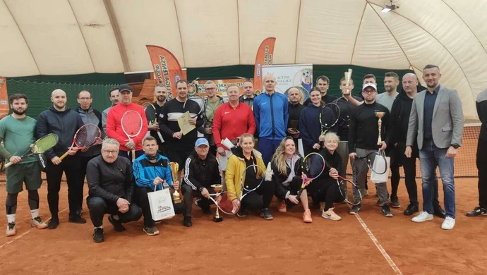 Zakończenie pierwszej amatorskiej ligi tenisa ziemnego "Osir Challenger Tour", zorganizowanej przez Ośrodek Sportu i Rekreacji w Piotrkowie Trybunalskim. Całość rozgrywek, która obejmowała aż 252 mecze, odbywała się w hali pneumatycznej OSiR.