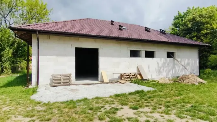 Trwają prace przy budowie budynku świetlicy wiejskiej w Krośnie