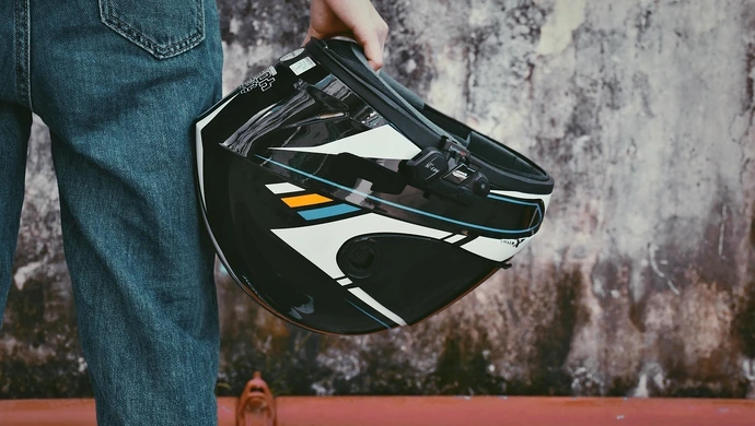 Wybór kasku motocyklowego. Najważniejsze elementy specyfikacji sprzętu