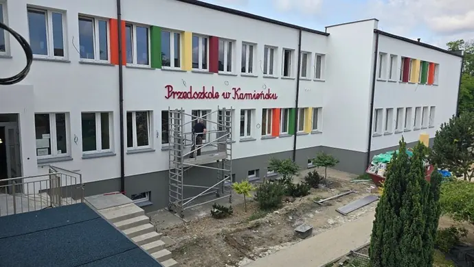 Modernizacja przedszkola w Kamieńsku. Do września remont ma się zakończyć
