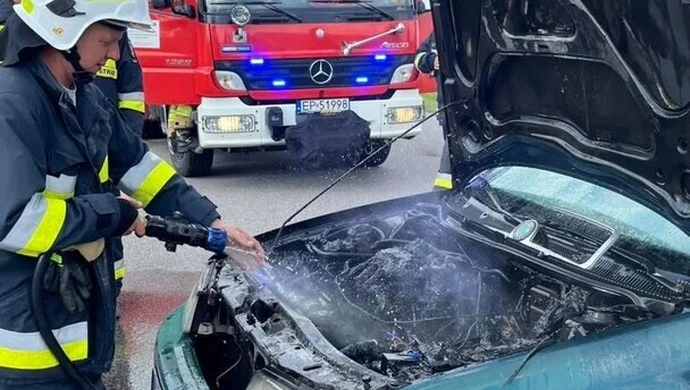 Pożar samochodu w Lubiatowie. Paliła się Skoda Octavia