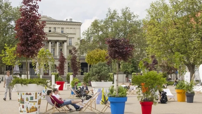Miasto, które oddycha. Rola małej architektury w poprawie mikroklimatu i jakości powietrza