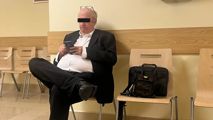 Znany dziennikarz z Piotrkowa, Mariusz B. obwiniony o kradzież kluczy za 16 zł