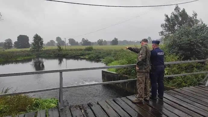 Wspólne kontrole akwenów w gminie Wolbórz – policjanci i strażnicy rybaccy przeciwko kłusownictwu