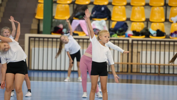 Karate na lekcji WF – kolejna odsłona „Aktywnej lekcji WF z OSiR” w Piotrkowie Trybunalskim