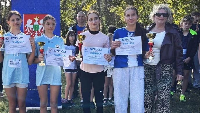 Zdolne Dzieciaki z Czarnocina na biegowych trasach powiatu