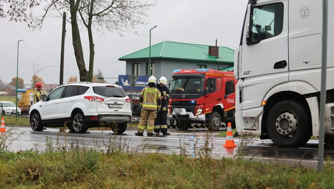 Wypadek na krajowej „dwunastce” w Korytnicy. Jedna osoba trafiła do szpitala 
