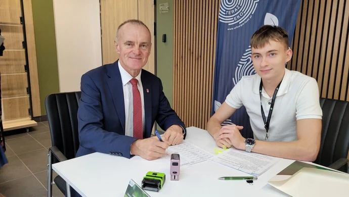 Gmina Gorzkowice stawia na ekologię – podpisano umowę na usuwanie azbestu