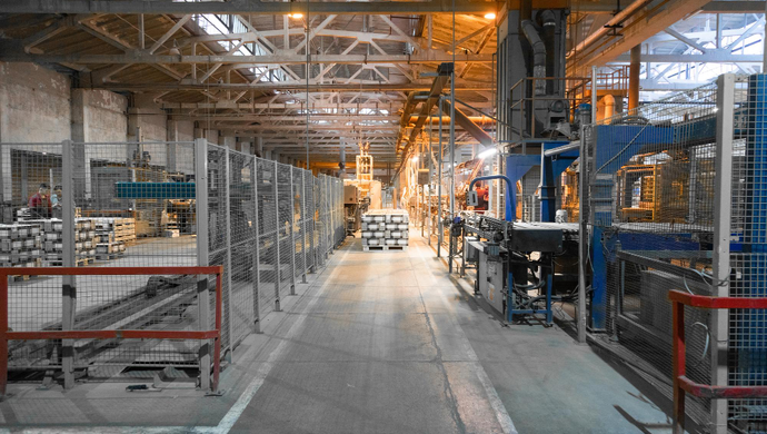 Czystość w halach i magazynach: Dlaczego regularne sprzątanie jest niezbędne?