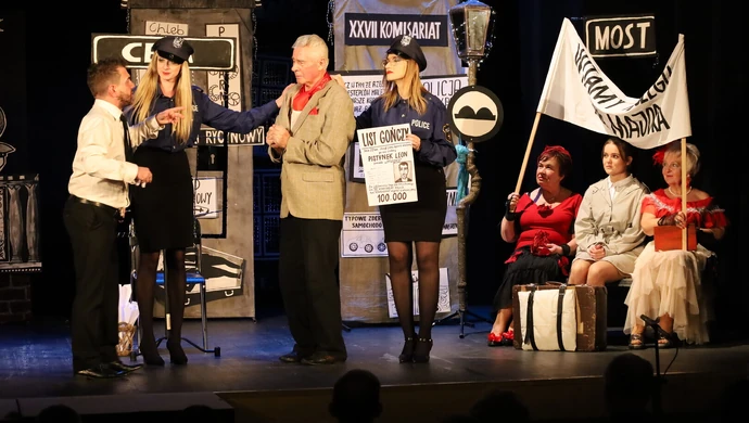 Pełna sala i owacje- Spektakl „Ewa chce spać” w reżyserii Lucyny Jakubczyk zakończył projekt filmowy w Piotrkowie