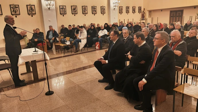 Jak wybrać odpowiedni nawóz, aby trawnik był gęsty, zielony i odporny na uszkodzenia