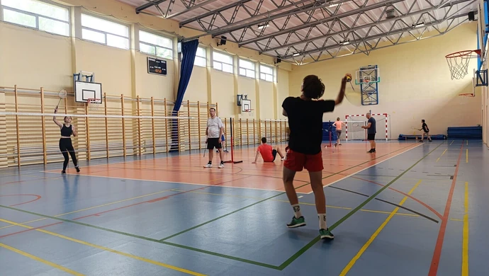 Wola Krzysztoporska. Zapraszamy na mikołajkowy turniej badmintona