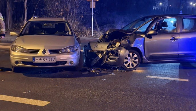 Groźny wypadek na Wojska Polskiego. Dwie osoby zostały ranne! ZDJĘCIA 