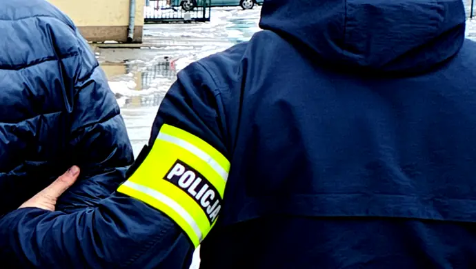  Co chwilę oglądali się za siebie, mieli narkotyki