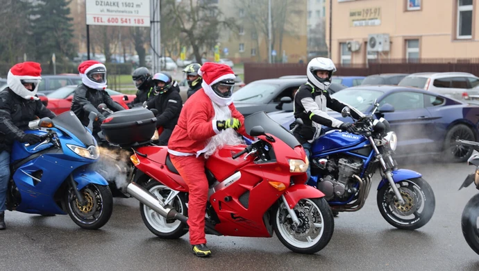 Motomikołaje odwiedzili dzieci z Piotrkowskiego Domu Dziecka