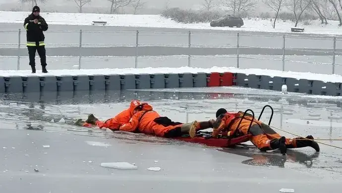 Bezpieczeństwo nad wodą. Ćwiczenia strażaków w Cieszanowicach