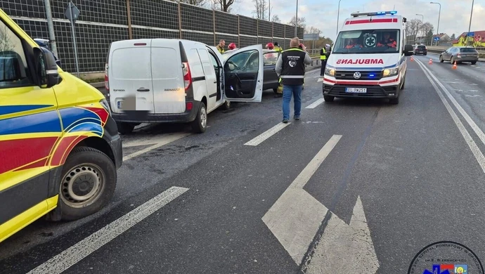 Czołówka na DK12 w Przygłowie. Trzy osoby ranne