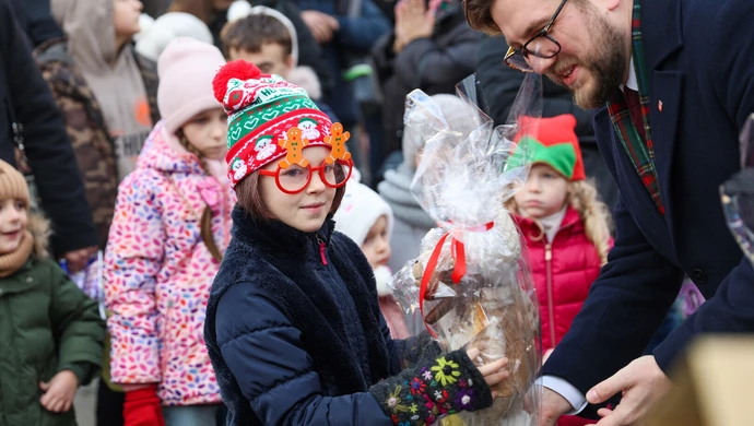 Tłumy mieszkańców na Jarmark Bożonarodzeniowym w Rynku Trybunalskim! ZDJĘCIA