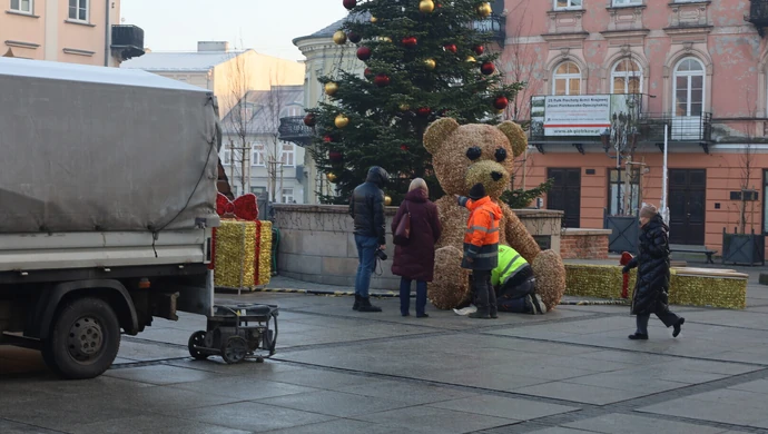 Piotrkowski miś znów dostępny. Od 19 grudnia można korzystać z ławeczki