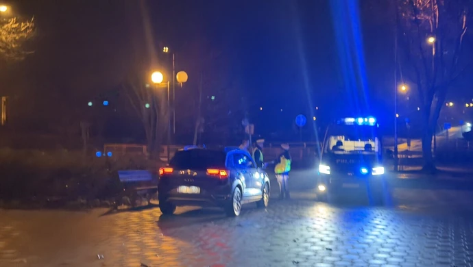 Potrącenie na pasach w Al. Kopernika. Pieszy był pijany