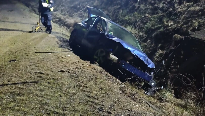 Oblodzone drogi w całym regionie. Groźny wypadek na A1 pod Piotrkowem