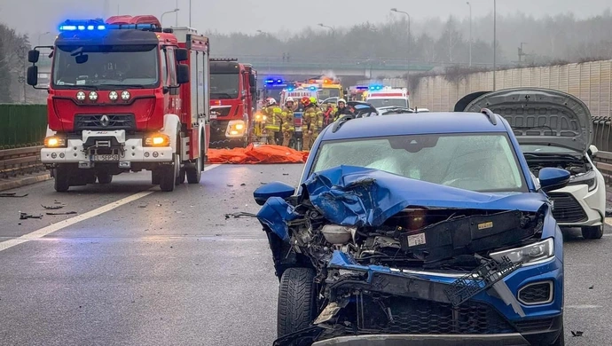Karambol na S8. Zderzenie 9 aut. Trasa do Warszawy zablokowana
