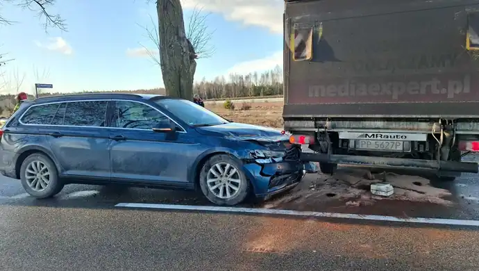 Wypadek w gminie Sulejów. W akcji śmigłowiec LPR 