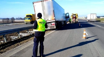 Utrudnienia na A1. Ciężarówka uderzyła w bariery