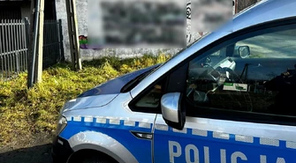 Malowali farbami w sprayu po elewacji. Zatrzymali ich policjanci