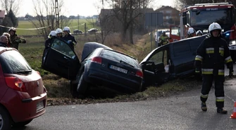 Wypadek w Bujnach: Zderzenie dwóch osobówek