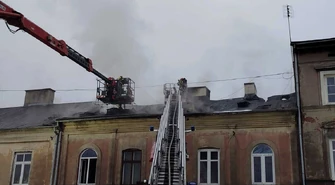 Pożar pustostanu przy ul. Starowarszawskiej w Piotrkowie