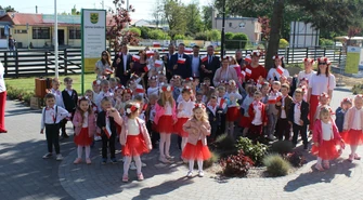 Przedszkolaki z Grabicy uczciły Dzień Flagi 