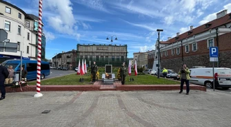 80. rocznica zakończenia II wojny światowej - prezydent Piotrkowa Juliusz Wiernicki oddaje hołd i podkreśla znaczenie pamięci historycznej