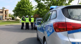 W Piotrkowie przy Lidlu na ul. Kostromskiej zmieniono organizację ruchu. Wielu kierowców ignoruje nowe oznakowanie – policja przeprowadziła akcję informacyjną