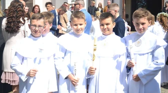 I Komunia Święta w parafii N.M.P Królowej Pokoju w Piotrkowie