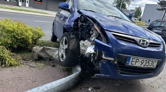 Groźna kolizja na Sulejowskiej w Piotrkowie. Kobieta tłumaczy że do samochodu wpadła pszczoła